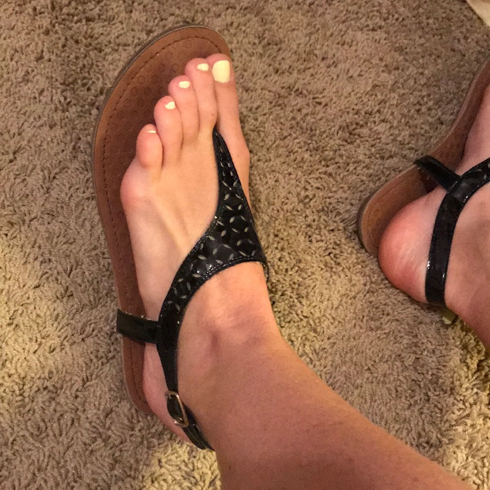 Adorable black thong sandals